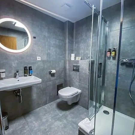 Exkluzívny Vo Valči